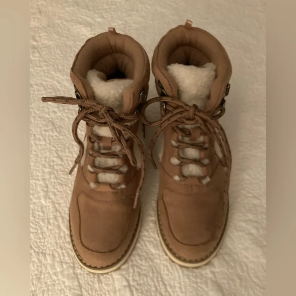Old Navy Tan Winter Lace-Up Boots